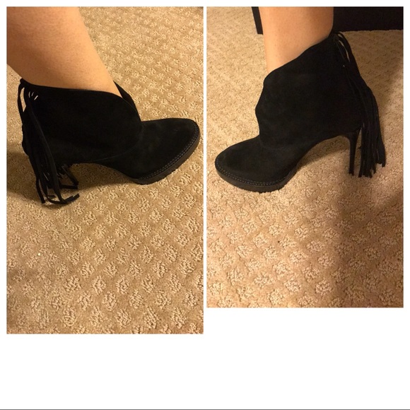 Burberry V-cut Ankle Bootie - Picture 6 of 7